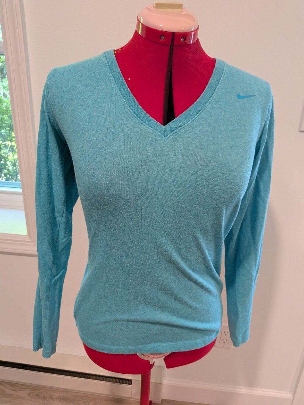 Nike Dri-Fit Women's Long-sleeve V-neck Shirt in teal
